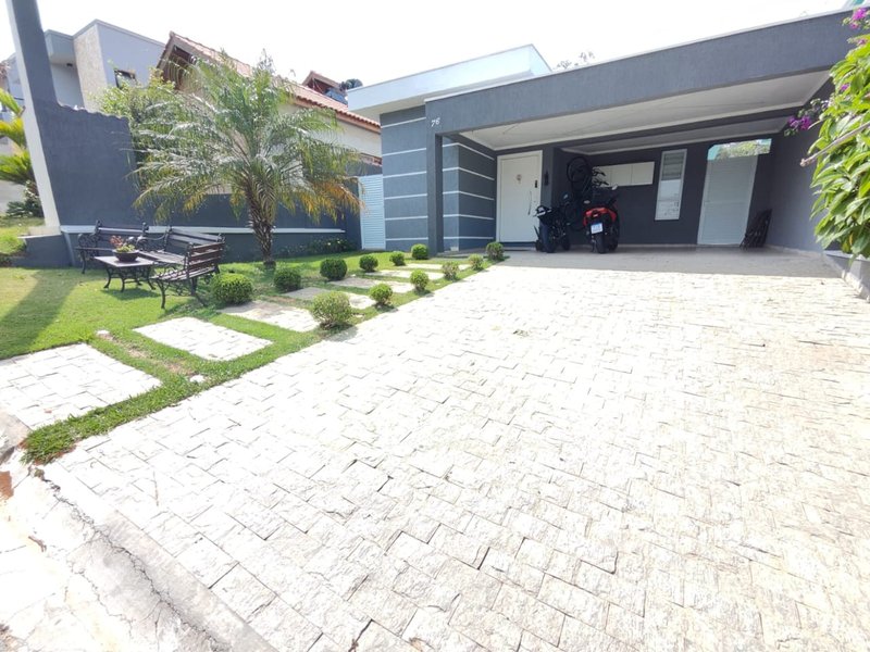 Casa à venda em condomínio alto padrão Rua Sabiá Santana de Parnaíba - 