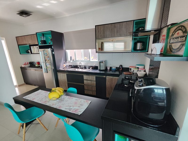 Casa à venda em condomínio alto padrão Rua Sabiá Santana de Parnaíba - 