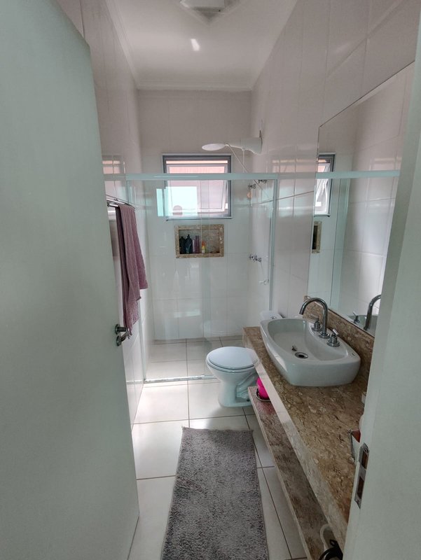Casa à venda em condomínio alto padrão Rua Sabiá Santana de Parnaíba - 