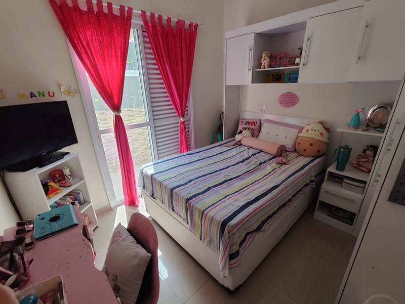Casa à venda em condomínio alto padrão Rua Sabiá Santana de Parnaíba - 