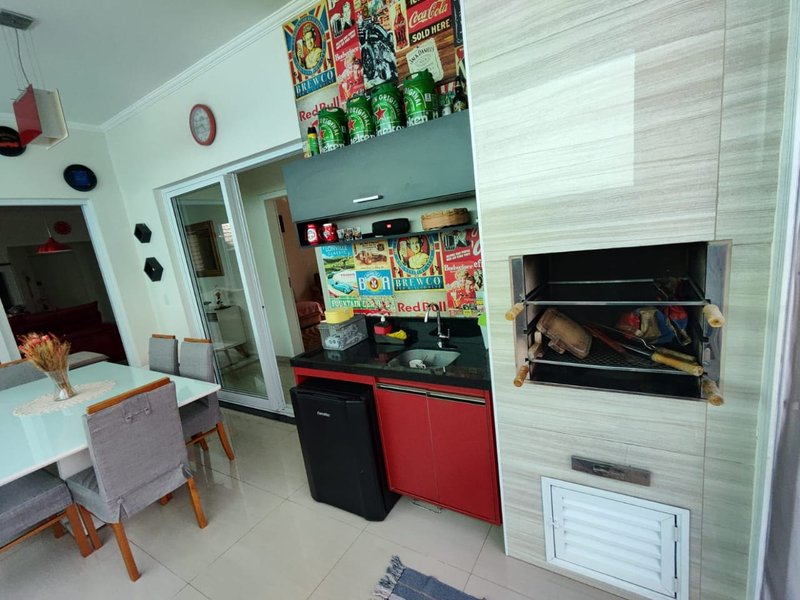 Casa à venda em condomínio alto padrão Rua Sabiá Santana de Parnaíba - 