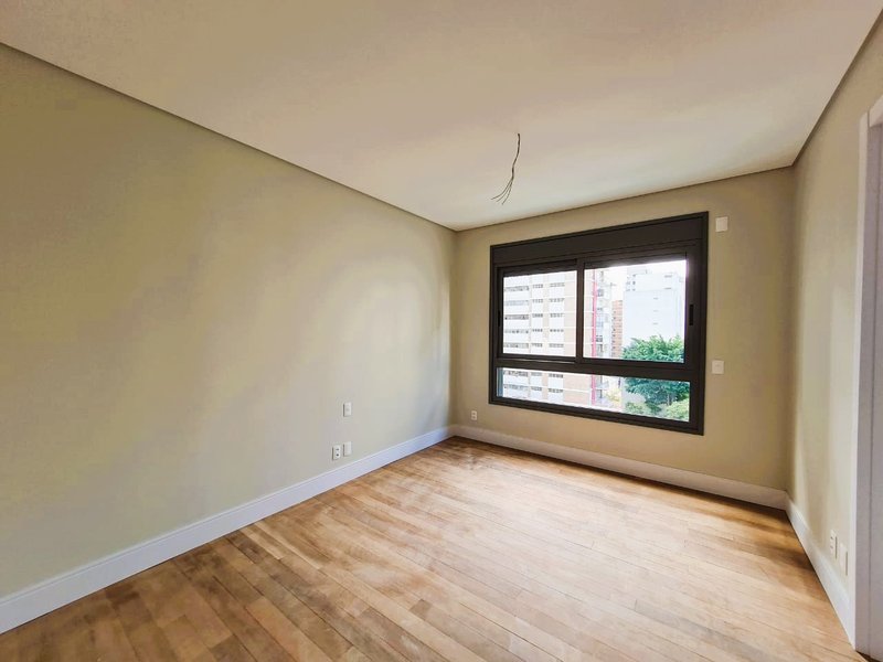 APARTAMENTO À VENDA DE ALTO PADRÃO - 350m² - 4 DORMITÓRIOS - 4 SUÍTES - 5 VAGAS DE GARAGEM Rua Doutor Veiga Filho São Paulo - 