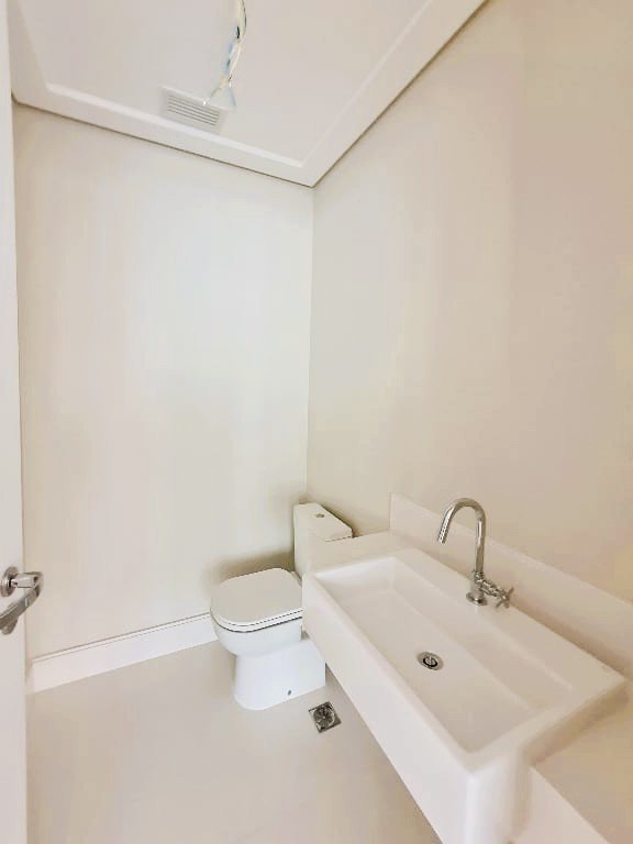 APARTAMENTO À VENDA DE ALTO PADRÃO - 350m² - 4 DORMITÓRIOS - 4 SUÍTES - 5 VAGAS DE GARAGEM Rua Doutor Veiga Filho São Paulo - 