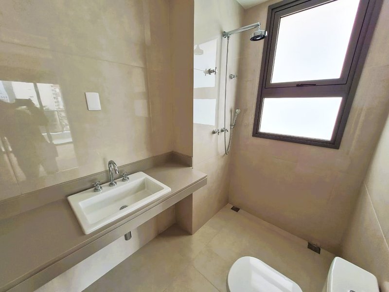 APARTAMENTO À VENDA DE ALTO PADRÃO - 350m² - 4 DORMITÓRIOS - 4 SUÍTES - 5 VAGAS DE GARAGEM Rua Doutor Veiga Filho São Paulo - 
