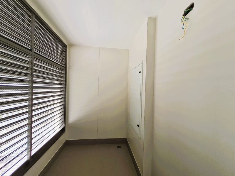 APARTAMENTO À VENDA DE ALTO PADRÃO - 350m² - 4 DORMITÓRIOS - 4 SUÍTES - 5 VAGAS DE GARAGEM Rua Doutor Veiga Filho São Paulo - 