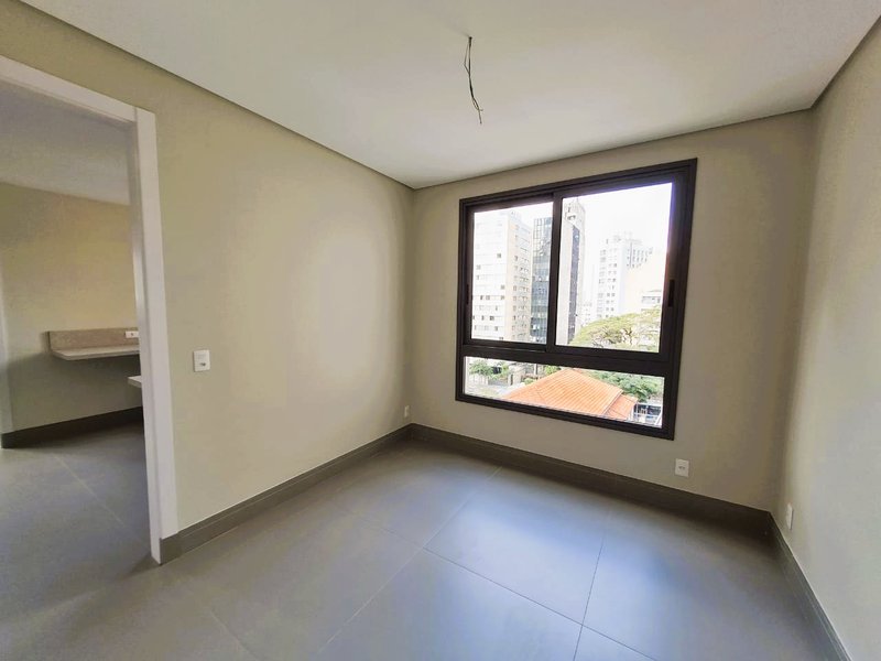 APARTAMENTO À VENDA DE ALTO PADRÃO - 350m² - 4 DORMITÓRIOS - 4 SUÍTES - 5 VAGAS DE GARAGEM Rua Doutor Veiga Filho São Paulo - 