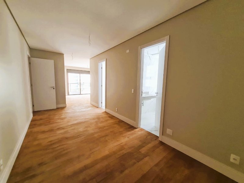 APARTAMENTO À VENDA DE ALTO PADRÃO - 350m² - 4 DORMITÓRIOS - 4 SUÍTES - 5 VAGAS DE GARAGEM Rua Doutor Veiga Filho São Paulo - 