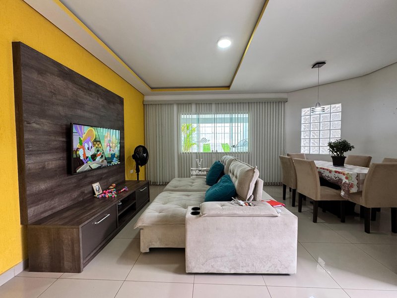 Sobrado 3 dormit&oacute;rios sendo 1 su&iacute;te + 2 vagas de garagem  Guarulhos - 