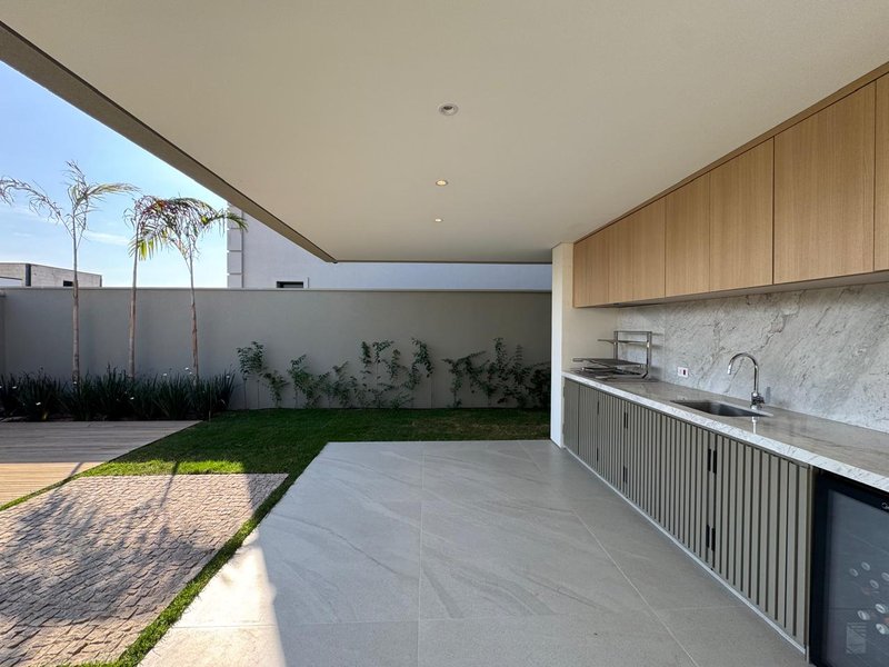 Resid&ecirc;ncia Exclusiva de Alto Padr&atilde;o &ndash; Conforto e Sofistica&ccedil;&atilde;o em condom&iacute;nio de Luxo Avenida Marcelo Fiolo Pupo de Campos Ferreira Campinas - 