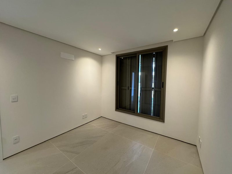 Resid&ecirc;ncia Exclusiva de Alto Padr&atilde;o &ndash; Conforto e Sofistica&ccedil;&atilde;o em condom&iacute;nio de Luxo Avenida Marcelo Fiolo Pupo de Campos Ferreira Campinas - 