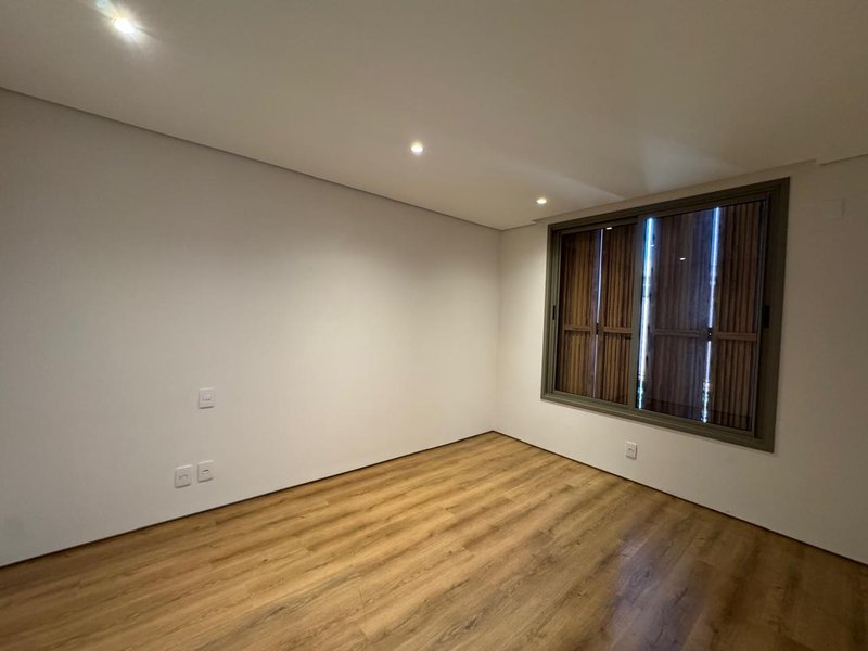 Resid&ecirc;ncia Exclusiva de Alto Padr&atilde;o &ndash; Conforto e Sofistica&ccedil;&atilde;o em condom&iacute;nio de Luxo Avenida Marcelo Fiolo Pupo de Campos Ferreira Campinas - 