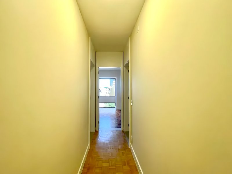 R$ 850.000 - ENORME APARTAMENTO - REFORMADO - 120M2 - 3 DORM - SUÍTE - 2 VAGAS Avenida Iguassu Porto Alegre - 