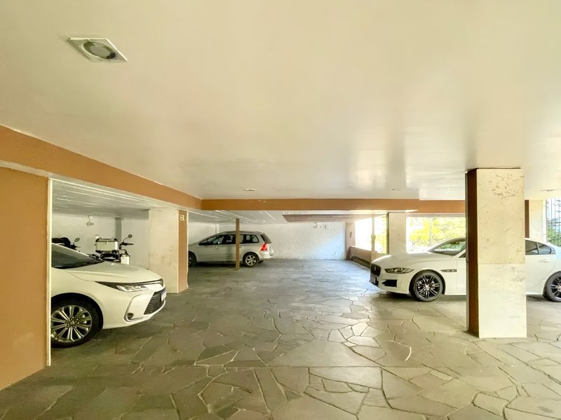 R$ 850.000 - ENORME APARTAMENTO - REFORMADO - 120M2 - 3 DORM - SUÍTE - 2 VAGAS Avenida Iguassu Porto Alegre - 