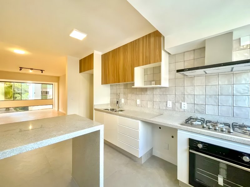 R$ 850.000 - ENORME APARTAMENTO - REFORMADO - 120M2 - 3 DORM - SUÍTE - 2 VAGAS Avenida Iguassu Porto Alegre - 