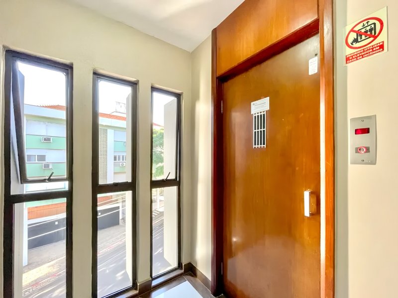 R$ 850.000 - ENORME APARTAMENTO - REFORMADO - 120M2 - 3 DORM - SUÍTE - 2 VAGAS Avenida Iguassu Porto Alegre - 