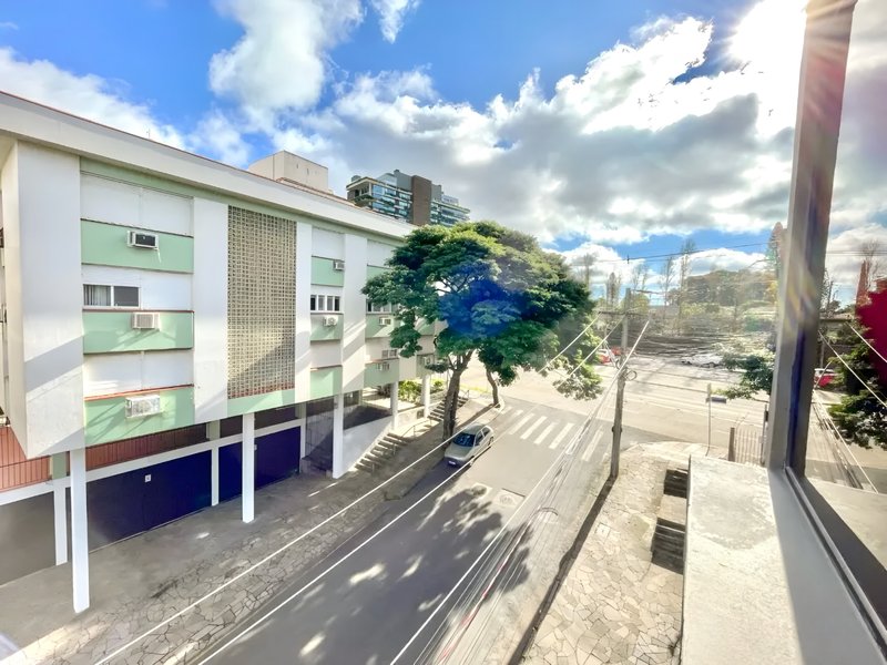 R$ 850.000 - ENORME APARTAMENTO - REFORMADO - 120M2 - 3 DORM - SUÍTE - 2 VAGAS Avenida Iguassu Porto Alegre - 