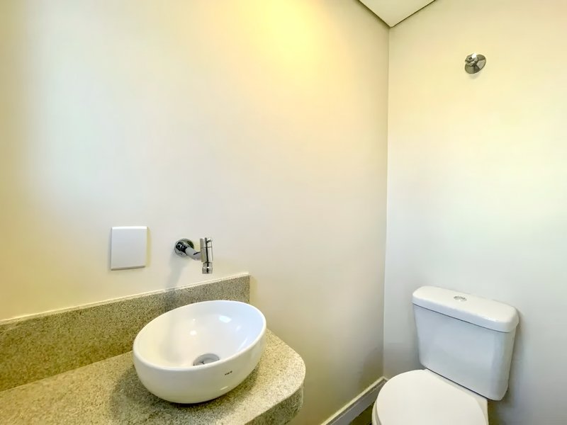 R$ 850.000 - ENORME APARTAMENTO - REFORMADO - 120M2 - 3 DORM - SUÍTE - 2 VAGAS Avenida Iguassu Porto Alegre - 