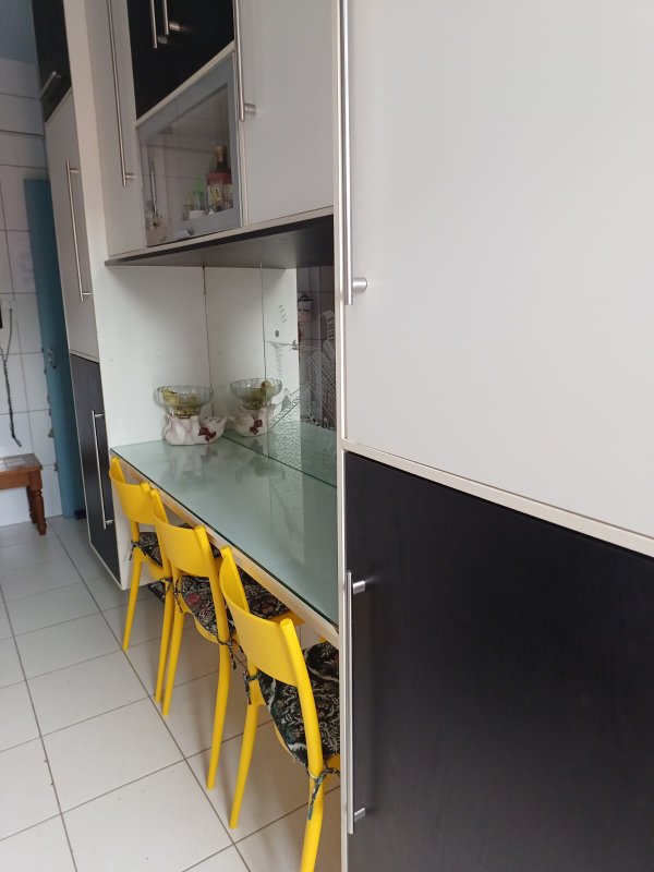 APARTAMENTO 3 QUARTOS SUÍTE VARANDA DEPENDÊNCIA NASCENTE 2 GARAGENS À VENDA EM BROTAS! Rua Comendador Pereira da Silva Salvador - 