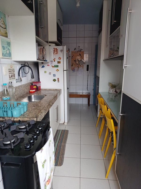 APARTAMENTO 3 QUARTOS SUÍTE VARANDA DEPENDÊNCIA NASCENTE 2 GARAGENS À VENDA EM BROTAS! Rua Comendador Pereira da Silva Salvador - 