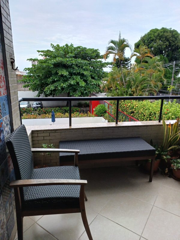 APARTAMENTO 3 QUARTOS SUÍTE VARANDA DEPENDÊNCIA NASCENTE 2 GARAGENS À VENDA EM BROTAS! Rua Comendador Pereira da Silva Salvador - 