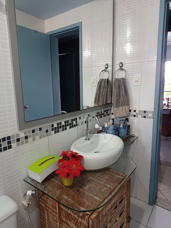 APARTAMENTO 3 QUARTOS SUÍTE VARANDA DEPENDÊNCIA NASCENTE 2 GARAGENS À VENDA EM BROTAS! Rua Comendador Pereira da Silva Salvador - 
