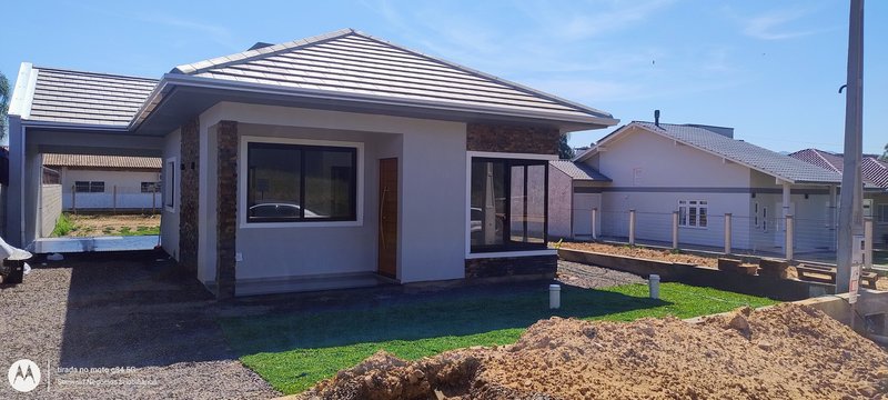 ✔️ Bel&iacute;ssima Casa no centro de Presidente Lucena  Presidente Lucena - 