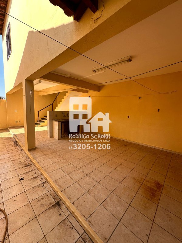 Casa maravilhosa com 3 quartos sendo uma suíte + edicula com 2 quartos e banheiro  Tatuí - 