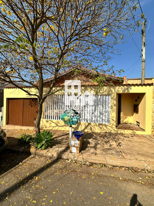 Casa maravilhosa com 3 quartos sendo uma suíte + edicula com 2 quartos e banheiro  Tatuí - 