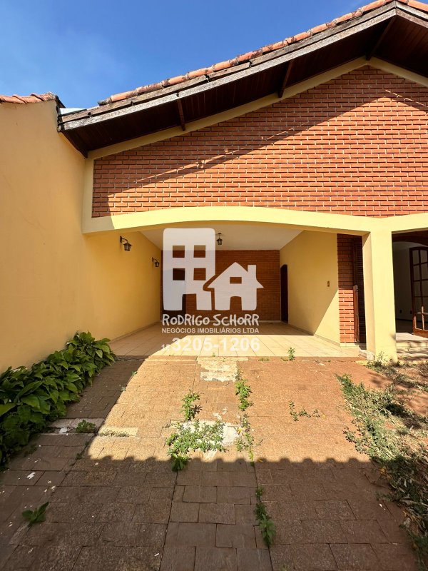 Casa maravilhosa com 3 quartos sendo uma suíte + edicula com 2 quartos e banheiro  Tatuí - 