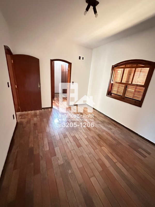 Casa maravilhosa com 3 quartos sendo uma suíte + edicula com 2 quartos e banheiro  Tatuí - 