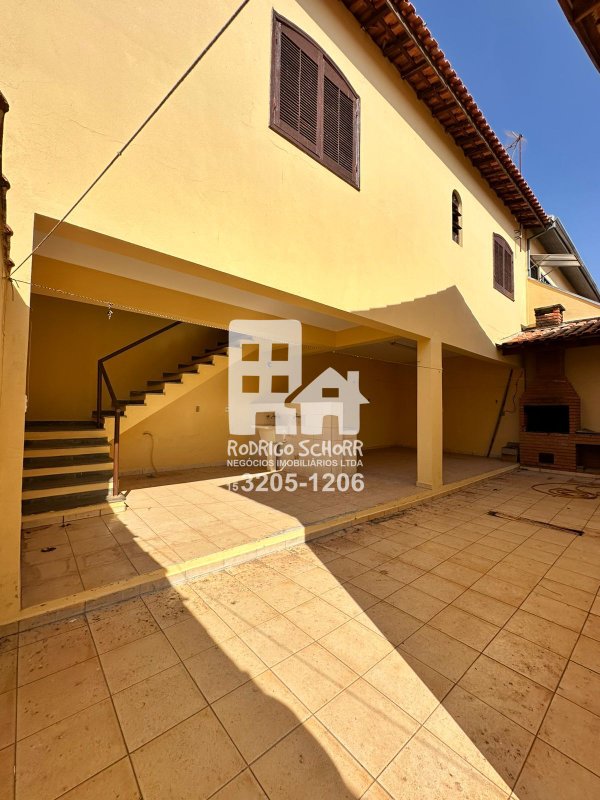 Casa maravilhosa com 3 quartos sendo uma suíte + edicula com 2 quartos e banheiro  Tatuí - 