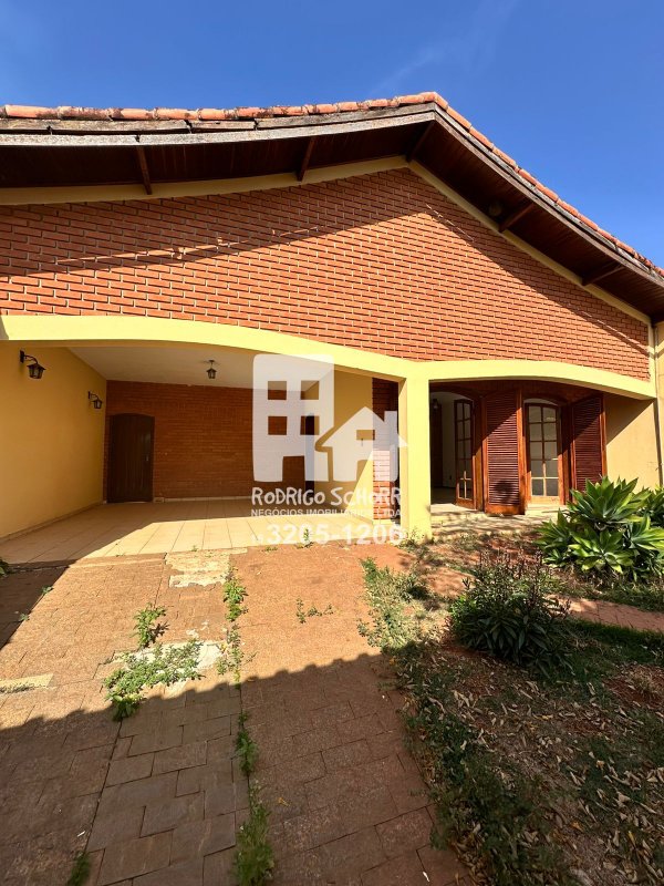 Casa maravilhosa com 3 quartos sendo uma suíte + edicula com 2 quartos e banheiro  Tatuí - 