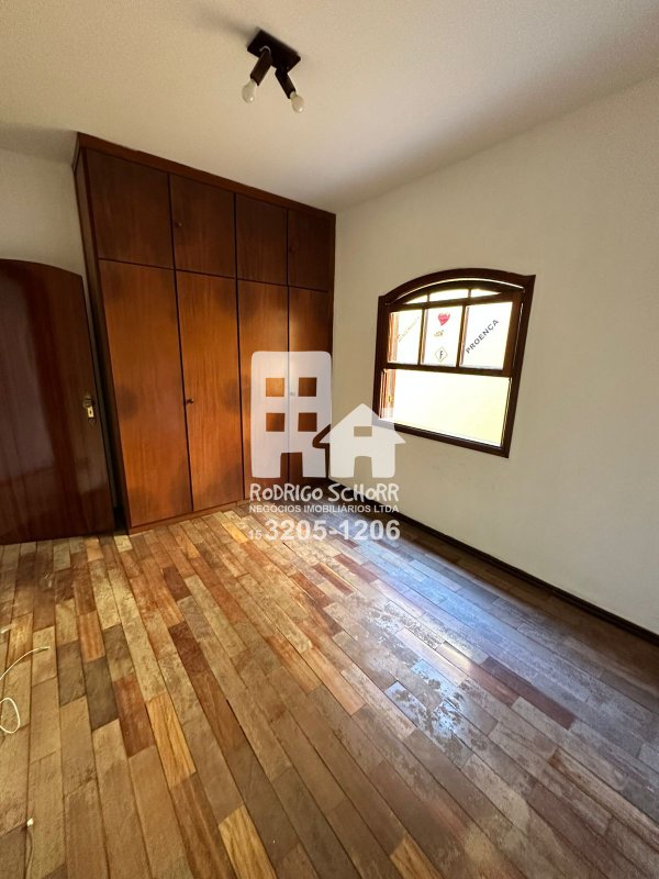 Casa maravilhosa com 3 quartos sendo uma suíte + edicula com 2 quartos e banheiro  Tatuí - 