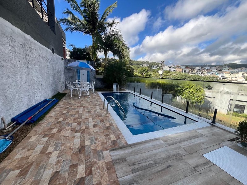 Casa à venda com 3 suítes e piscina Rua Sabiá Santana de Parnaíba - 