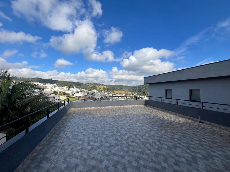 Casa à venda com 3 suítes e piscina Rua Sabiá Santana de Parnaíba - 