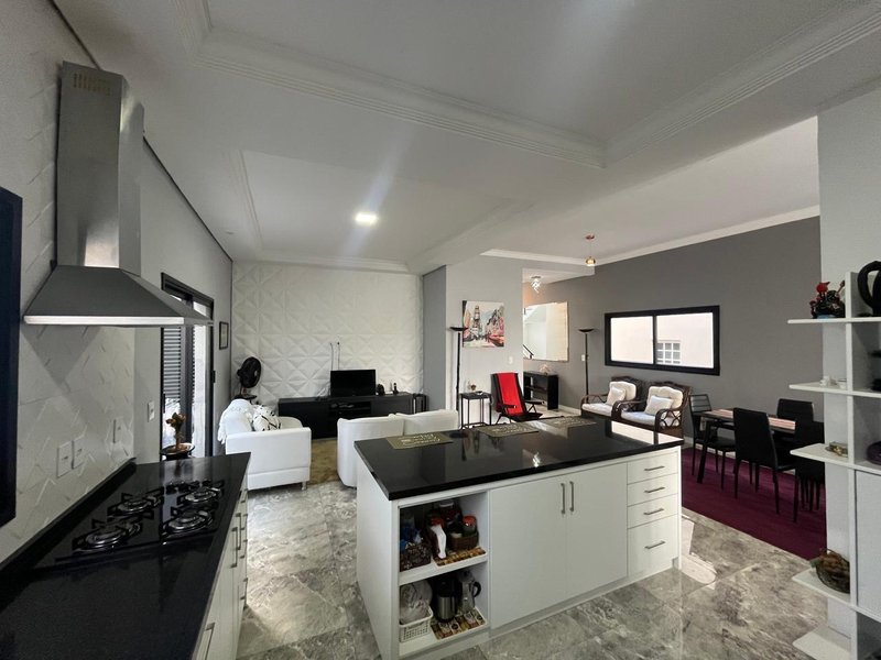 Casa à venda com 3 suítes e piscina Rua Sabiá Santana de Parnaíba - 