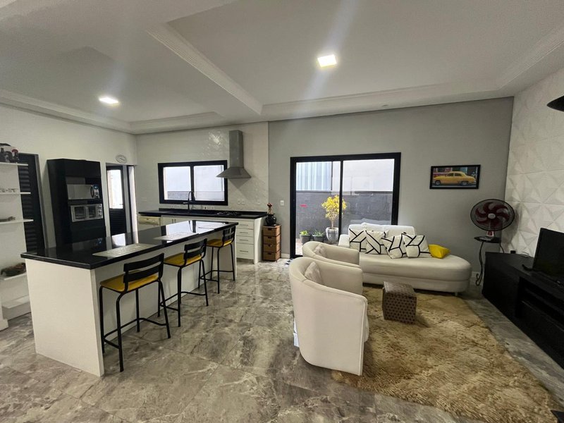 Casa à venda com 3 suítes e piscina Rua Sabiá Santana de Parnaíba - 