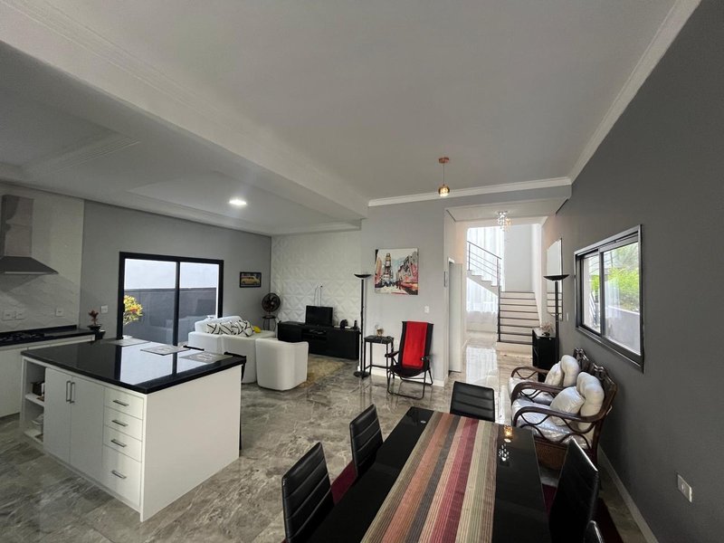 Casa à venda com 3 suítes e piscina Rua Sabiá Santana de Parnaíba - 