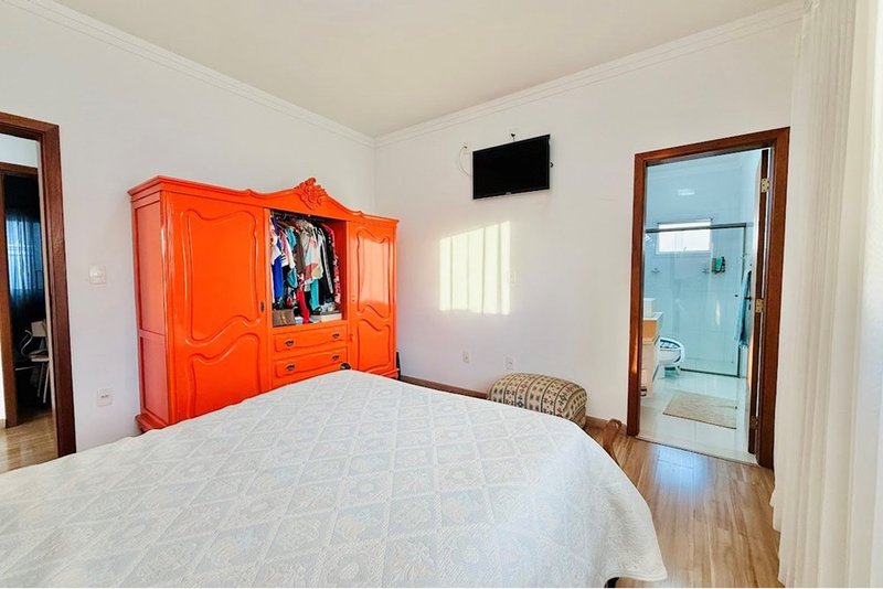 Casa à Venda 320m - R$ 1.950.000 - 4 Suites - Condominio Lago da Boa Vista - Sorocaba - SP Avenida Três de Março Sorocaba - 