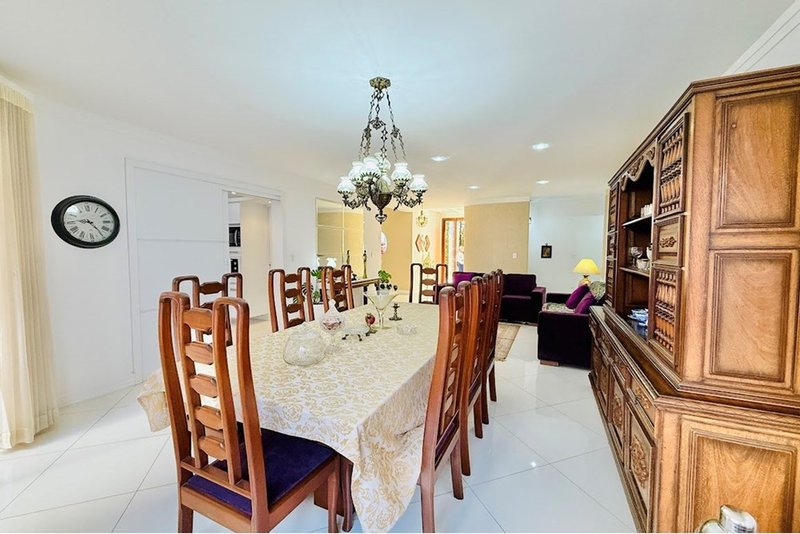 Casa à Venda 320m - R$ 1.950.000 - 4 Suites - Condominio Lago da Boa Vista - Sorocaba - SP Avenida Três de Março Sorocaba - 