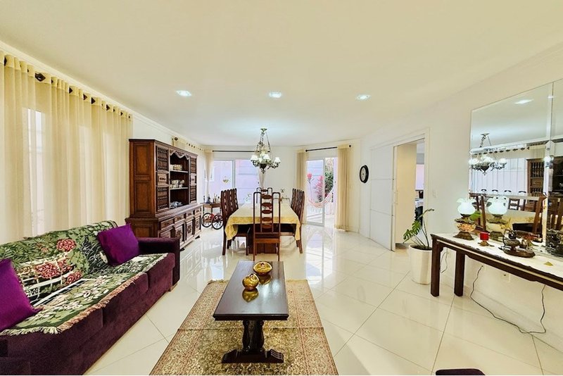 Casa à Venda 320m - R$ 1.950.000 - 4 Suites - Condominio Lago da Boa Vista - Sorocaba - SP Avenida Três de Março Sorocaba - 