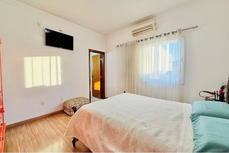 Casa à Venda 320m - R$ 1.950.000 - 4 Suites - Condominio Lago da Boa Vista - Sorocaba - SP Avenida Três de Março Sorocaba - 