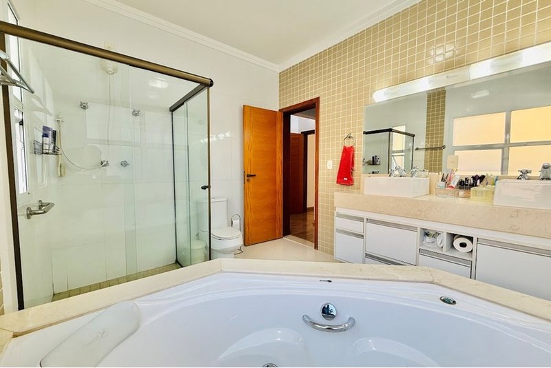 Casa à Venda 320m - R$ 1.950.000 - 4 Suites - Condominio Lago da Boa Vista - Sorocaba - SP Avenida Três de Março Sorocaba - 