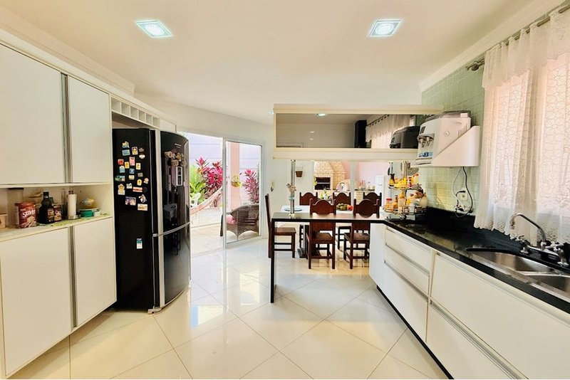 Casa à Venda 320m - R$ 1.950.000 - 4 Suites - Condominio Lago da Boa Vista - Sorocaba - SP Avenida Três de Março Sorocaba - 