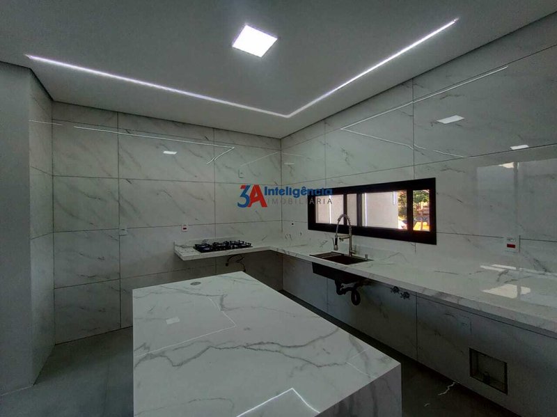 CASA COND. RESERVA IPANEMA – SOROCABA Avenida Presidente Itamar Franco Sorocaba - 