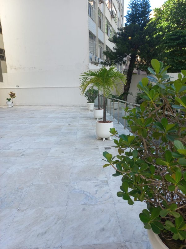 APARTAMENTO 3 QUARTOS 2 SUÍTES NASCENTE DEPENDÊNCIA GARAGEM ELEVADOR PORTARIA 24h NA BARRA Rua Oscar Carrascosa Salvador - 