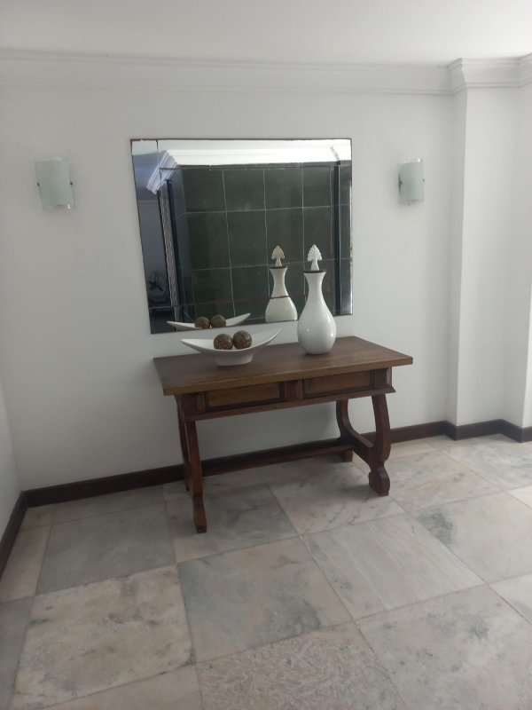 APARTAMENTO 3 QUARTOS 2 SUÍTES NASCENTE DEPENDÊNCIA GARAGEM ELEVADOR PORTARIA 24h NA BARRA Rua Oscar Carrascosa Salvador - 