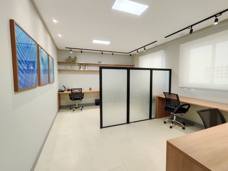 APARTAMENTO NASCENTE TOTAL 2 QUARTOS SUÍTE VARANDA 2 GARAGENS À VENDA EM BROTAS! Rua Parambu Salvador - 