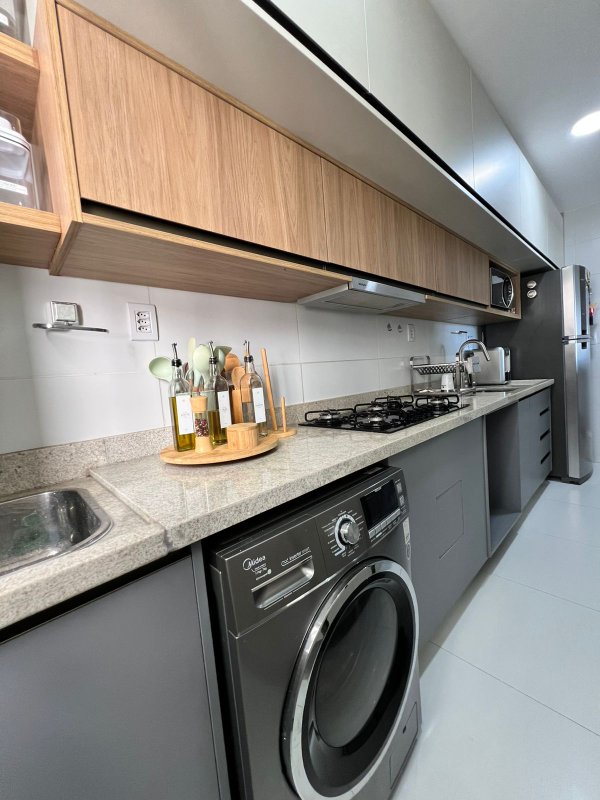 APARTAMENTO NASCENTE TOTAL 2 QUARTOS SUÍTE VARANDA 2 GARAGENS À VENDA EM BROTAS! Rua Parambu Salvador - 