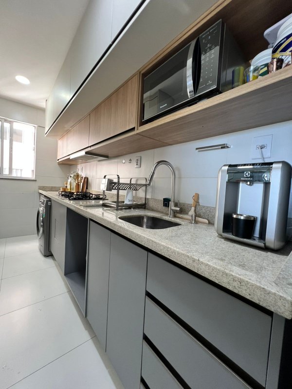 APARTAMENTO NASCENTE TOTAL 2 QUARTOS SUÍTE VARANDA 2 GARAGENS À VENDA EM BROTAS! Rua Parambu Salvador - 